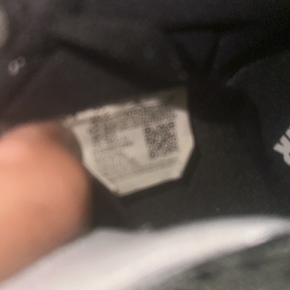 10.5 air Jordan’s no box needs a little cleaning but there in good shape - Picture 11 of 11